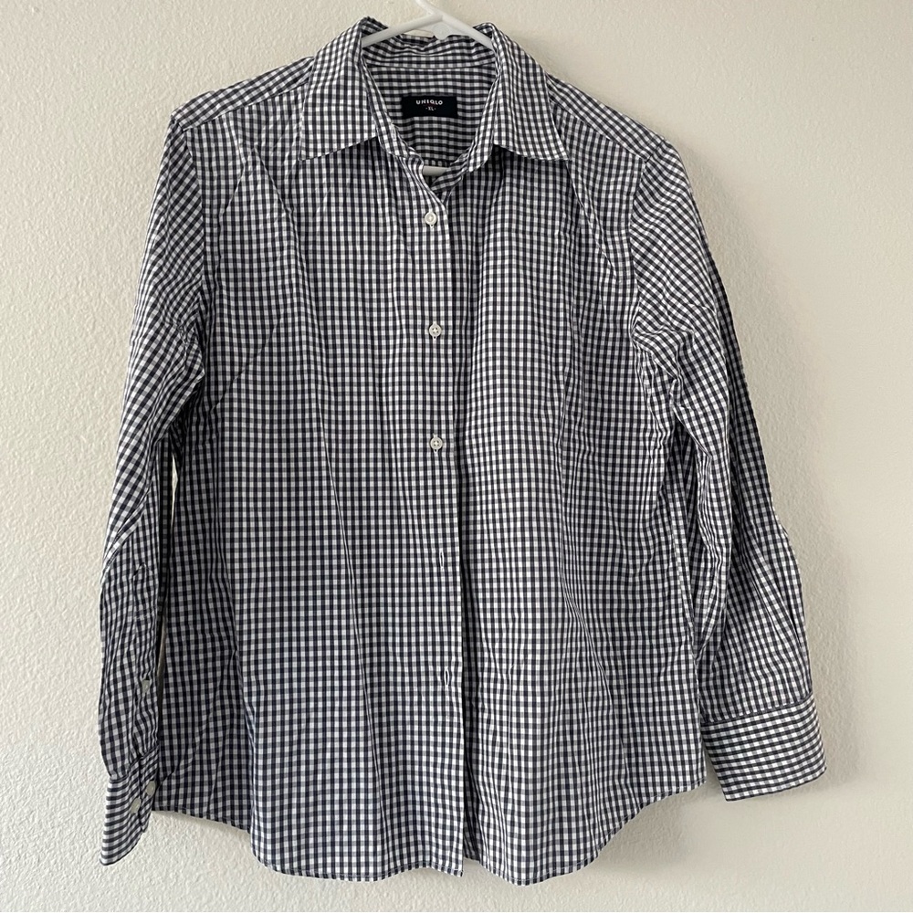 Women Uniqlo basic button-down gingham shirt size L